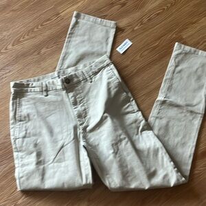 Men’s 30x34 Old Navy Athletic Rotation Chino Pants.